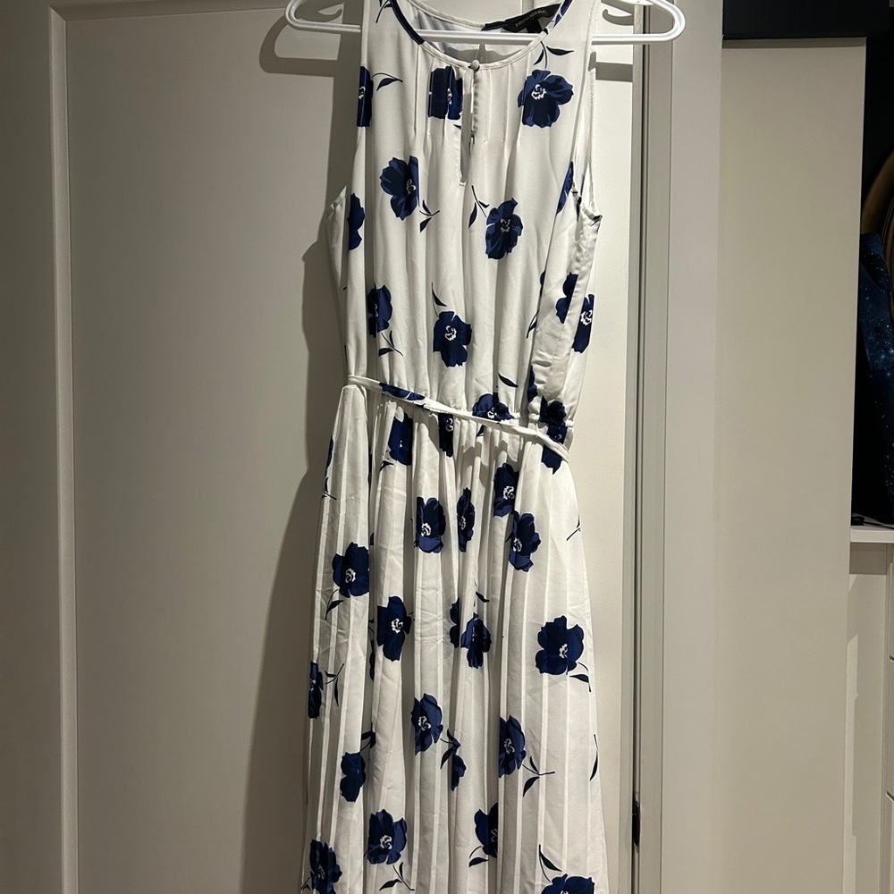 Banana Republic White and Blue Floral Maxi Dress - Picture 2 of 4